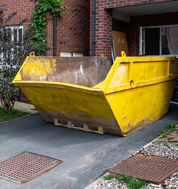 Midi skip hire for renovations in Southport